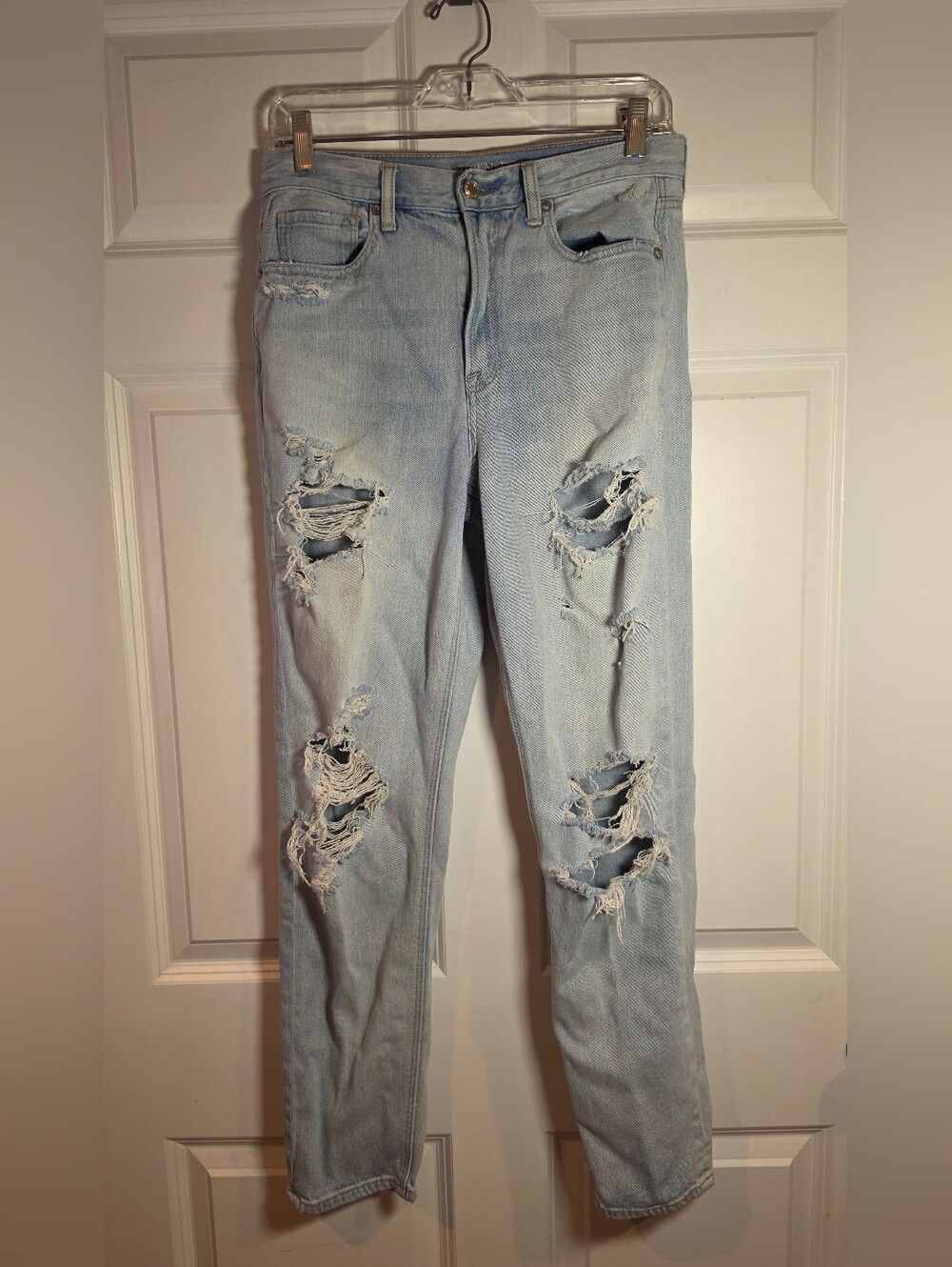 American Eagle 'Mom Jean' Light Blue Distressed Jeans Size 8 Long